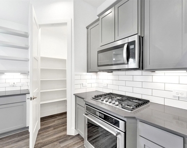 153 Aurora Springs Drive - Photo Thumbnail 11