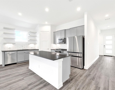 153 Aurora Springs Drive - Photo Thumbnail 6