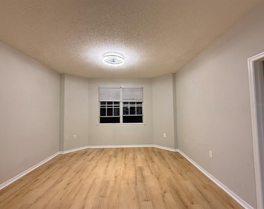 10831 Windsor Walk Drive - Photo Thumbnail 2