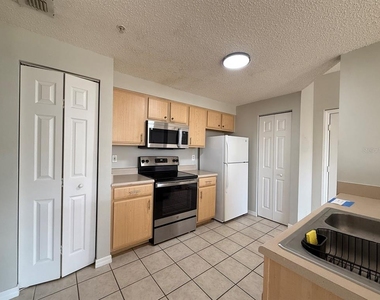 10831 Windsor Walk Drive - Photo Thumbnail 3