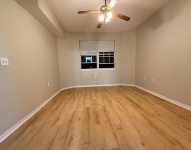 10831 Windsor Walk Drive - Photo Thumbnail 7