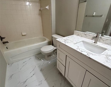 10831 Windsor Walk Drive - Photo Thumbnail 10