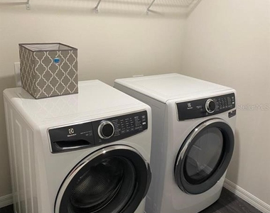 945 Luna Terrace - Photo Thumbnail 4