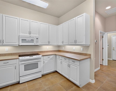1312 Hansberry Lane - Photo Thumbnail 13