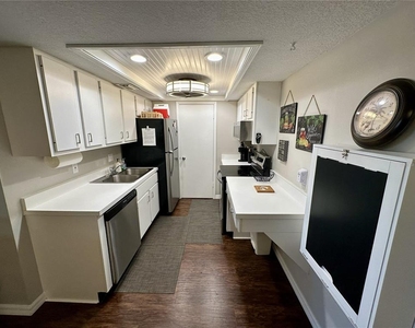 6116 43rd Street W - Photo Thumbnail 12
