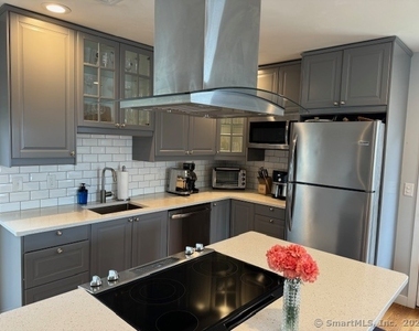 72 Ocean View Street - Photo Thumbnail 3