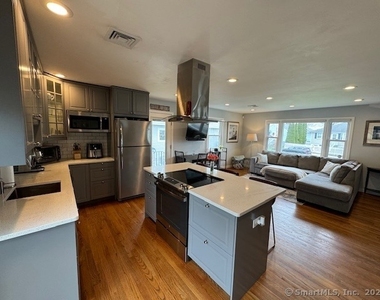 72 Ocean View Street - Photo Thumbnail 2