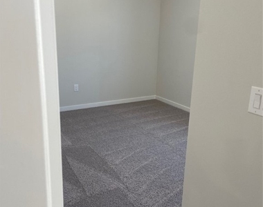 145 Medianoche Street - Photo Thumbnail 15