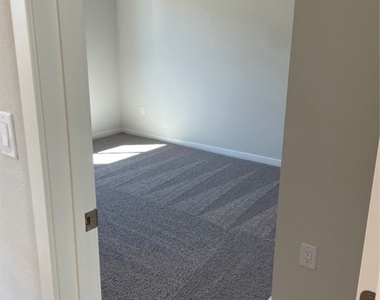 145 Medianoche Street - Photo Thumbnail 17