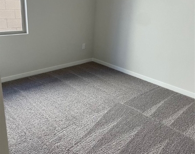 145 Medianoche Street - Photo Thumbnail 9