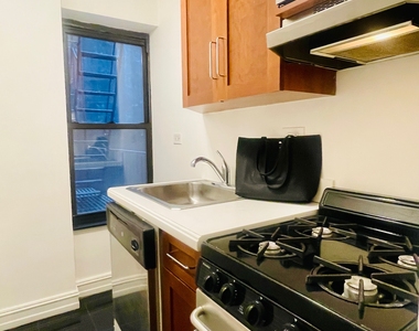 235 East 46th Street - Photo Thumbnail 6