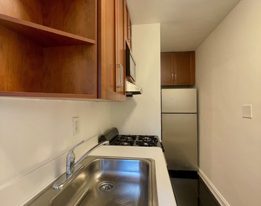235 East 46th Street - Photo Thumbnail 7