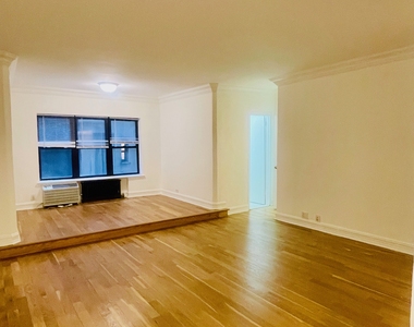 235 East 46th Street - Photo Thumbnail 2