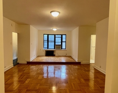 235 East 46th Street - Photo Thumbnail 1