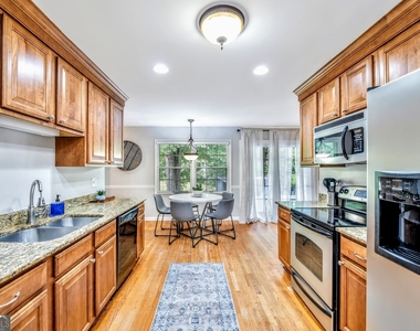 801 Mockingbird Lane - Photo Thumbnail 9