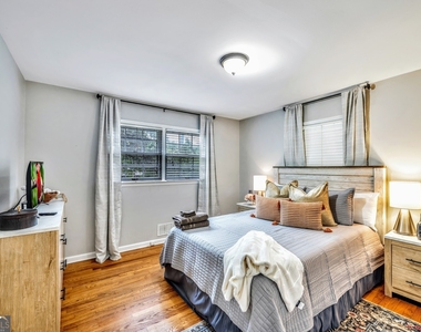 801 Mockingbird Lane - Photo Thumbnail 15