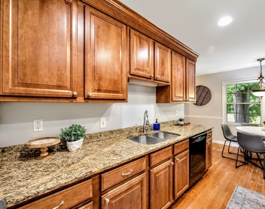 801 Mockingbird Lane - Photo Thumbnail 10