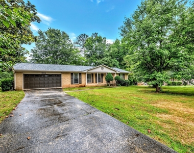 801 Mockingbird Lane - Photo Thumbnail 24