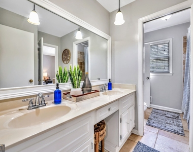 801 Mockingbird Lane - Photo Thumbnail 17