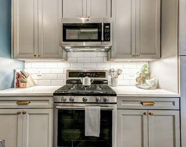 28 Collier Road Nw - Photo Thumbnail 5