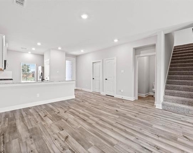 809 Calhoun Drive - Photo Thumbnail 7