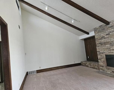 3921 Whiterock Trail - Photo Thumbnail 11