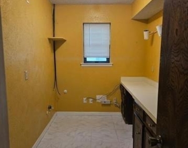 3921 Whiterock Trail - Photo Thumbnail 22