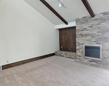 3921 Whiterock Trail - Photo Thumbnail 9