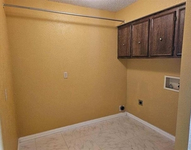 3921 Whiterock Trail - Photo Thumbnail 23