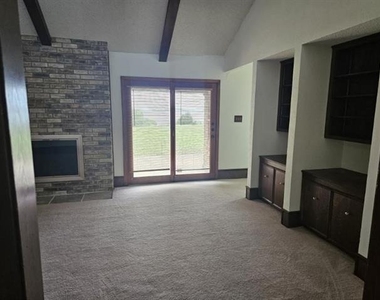 3921 Whiterock Trail - Photo Thumbnail 10