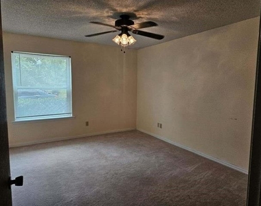 3921 Whiterock Trail - Photo Thumbnail 14