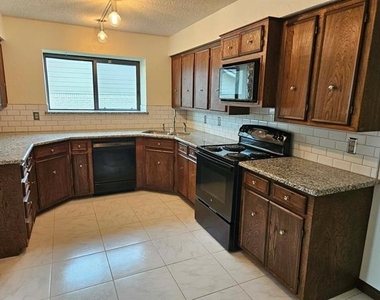 3921 Whiterock Trail - Photo Thumbnail 29