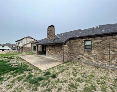 3921 Whiterock Trail - Photo Thumbnail 8