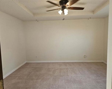 3921 Whiterock Trail - Photo Thumbnail 12