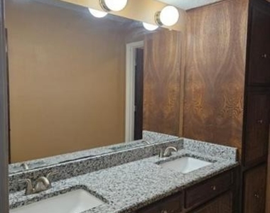 3921 Whiterock Trail - Photo Thumbnail 15