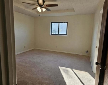 3921 Whiterock Trail - Photo Thumbnail 13