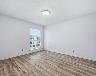 12482 Abrams Road - Photo Thumbnail 14