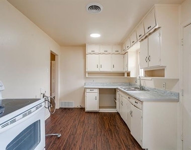 4315 Mackey Drive - Photo Thumbnail 8