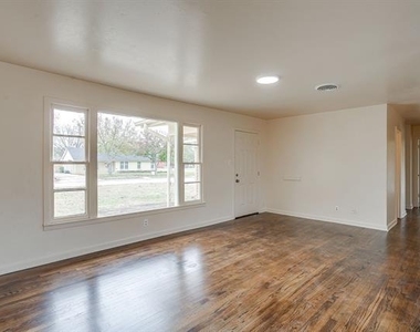 4315 Mackey Drive - Photo Thumbnail 4