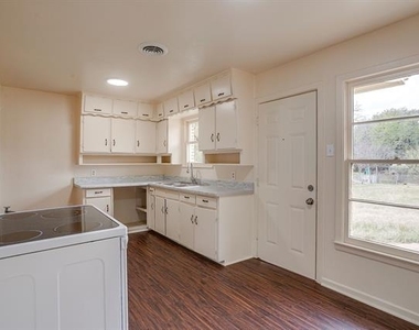 4315 Mackey Drive - Photo Thumbnail 7