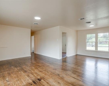 4315 Mackey Drive - Photo Thumbnail 3