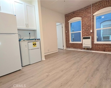 3408 Sunset Boulevard - Photo Thumbnail 5