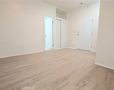 3408 Sunset Boulevard - Photo Thumbnail 6