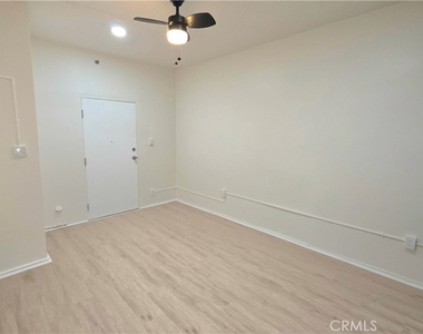 3408 Sunset Boulevard - Photo Thumbnail 7