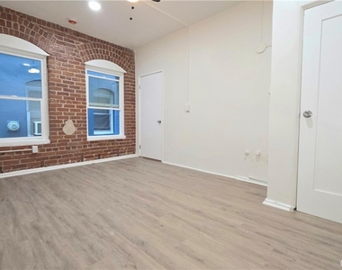 3408 Sunset Boulevard - Photo Thumbnail 8