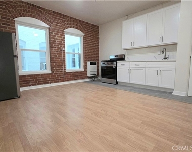 3408 W Sunset Boulevard - Photo Thumbnail 4