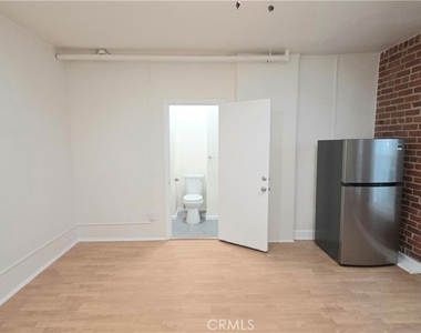 3408 W Sunset Boulevard - Photo Thumbnail 3