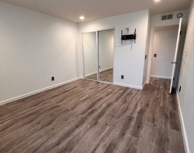 22041 Costanso - Photo Thumbnail 25
