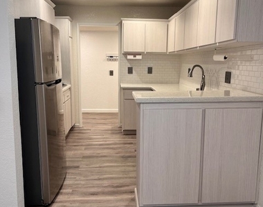 22041 Costanso - Photo Thumbnail 17