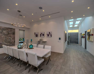 658 N Edinburgh Avenue - Photo Thumbnail 13